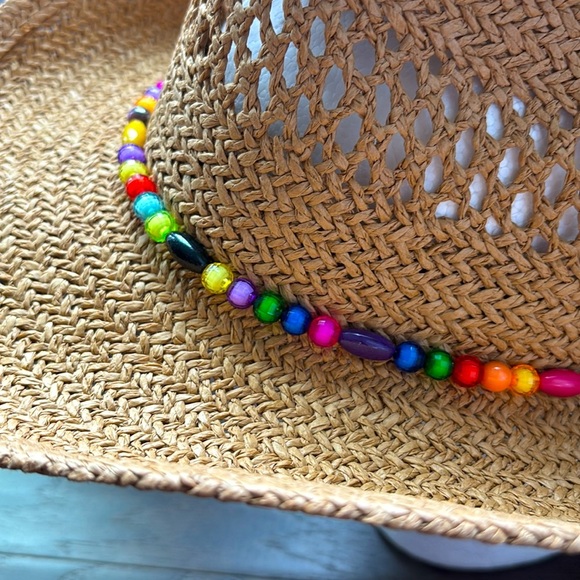 ILLUMA Cowboy paper straw sun hat, beaded band, adjustable - Picture 3 of 12